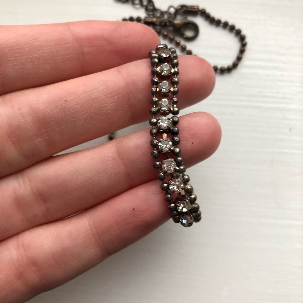 Vintage brassy gold & rhinestone choker necklace - Picture 5 of 8